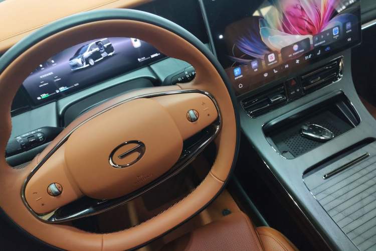 Used GAC Trumpchi Xiangwang M8 2025 Kunkun Series Ultra First-Class Cabin
