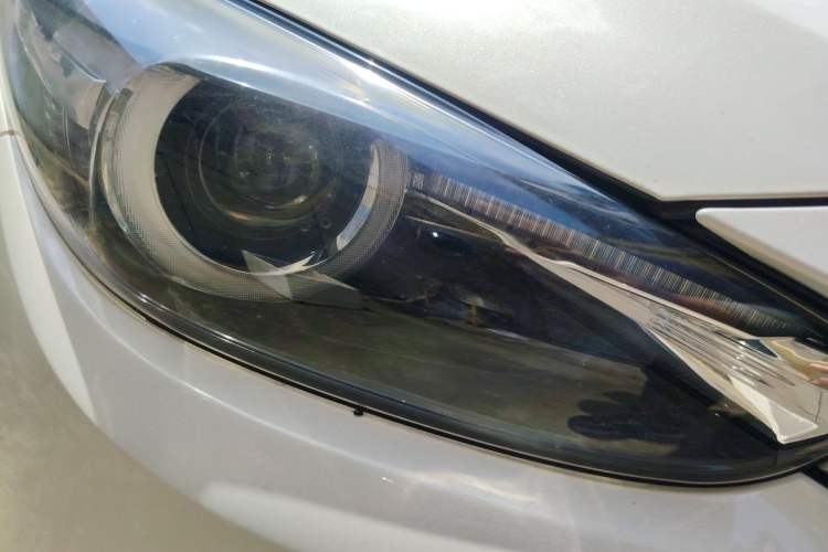 Used Mazda 3 Axela 2017 Sedan 1.5L Automatic Luxury Model Emission Standard China V
