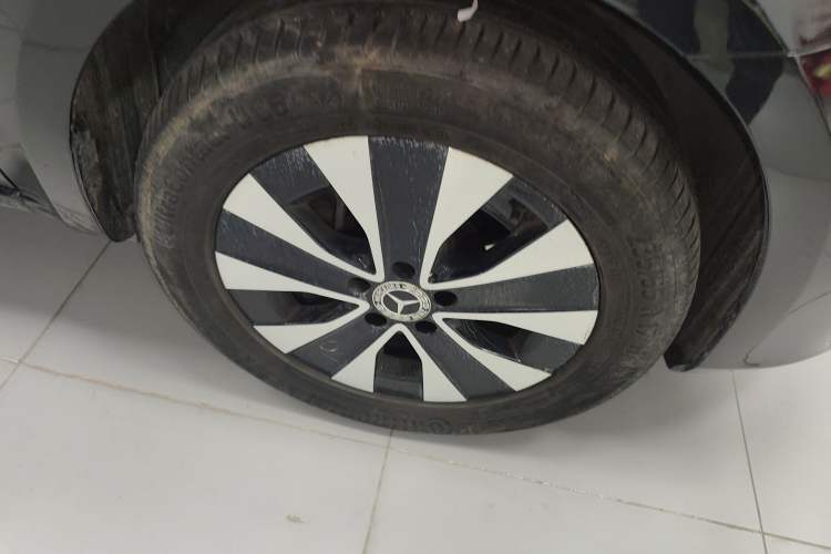 Used Mercedes-Benz Vito 2021 2.0T Elite Version 7 Seats Right Rear Wheel Hub
