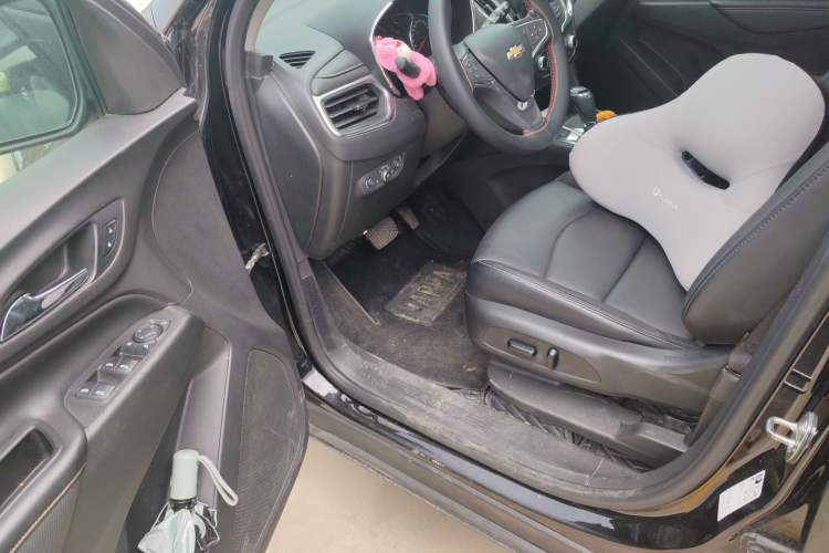 Used Chevrolet Equinox 2018 RS 550T Automatic All-Wheel-Drive Boundary Edition Driver Seat