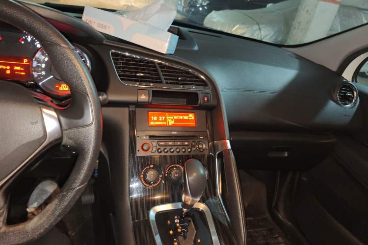 Used Peugeot 3008 2015 2.0L Automatic Classic Edition Audio And AC Panel