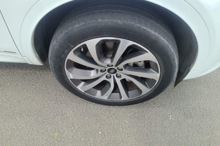 Used Land Rover Discovery Sport 2020 249 PS R-Dynamic Performance Edition Right Front Wheel Hub