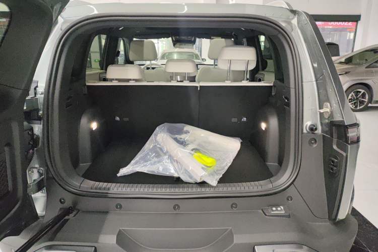 Used Formula Leopard Titanium 3 2025 501 km Range Rear-Wheel Drive Intelligent Driving Max Edition