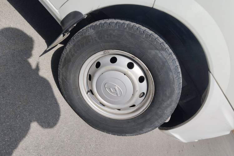 Used SAIC MAXUS Xintu V80 2021 2.0T Manual Classic Aoyuntong Long Wheelbase Mid-Roof 6/7/8/9-Seater Right Front Wheel Hub