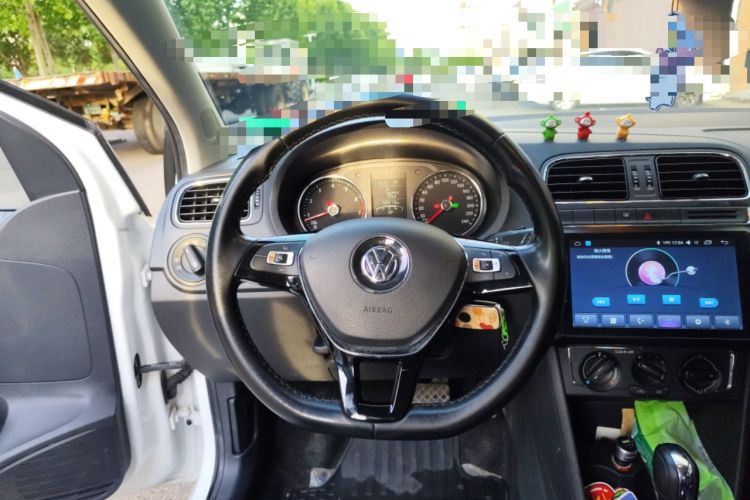 Used Volkswagen Polo 2016 1.6L Automatic Comfort Model
