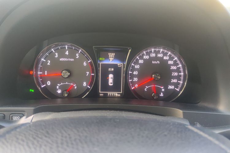 Used Toyota Crown 2015 2.0T Fashion Edition Odometer Close Up