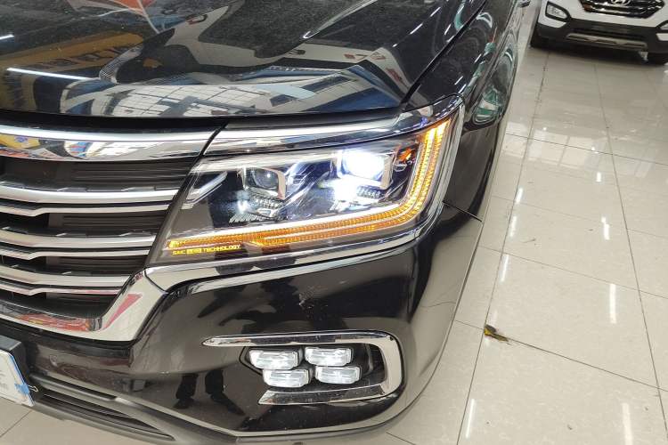 Used Roewe RX8 2019 30T Smart Connectivity Two-Wheel Drive Supreme Flagship Edition
