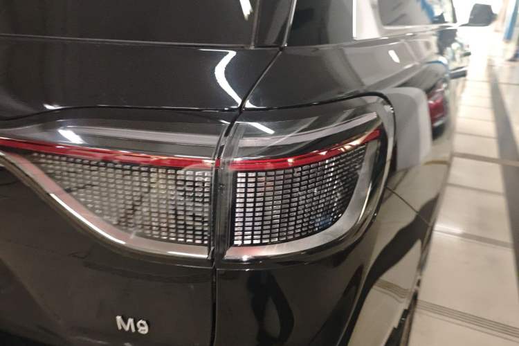 Used Hima AITO M9 2024 Range-Extended Ultra Version 42 kWh 6-Seater Model Exterior 1