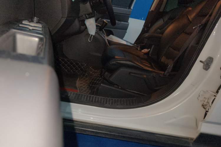 Used Jeep Compass 2013 2.4L four-wheel-drive sport version