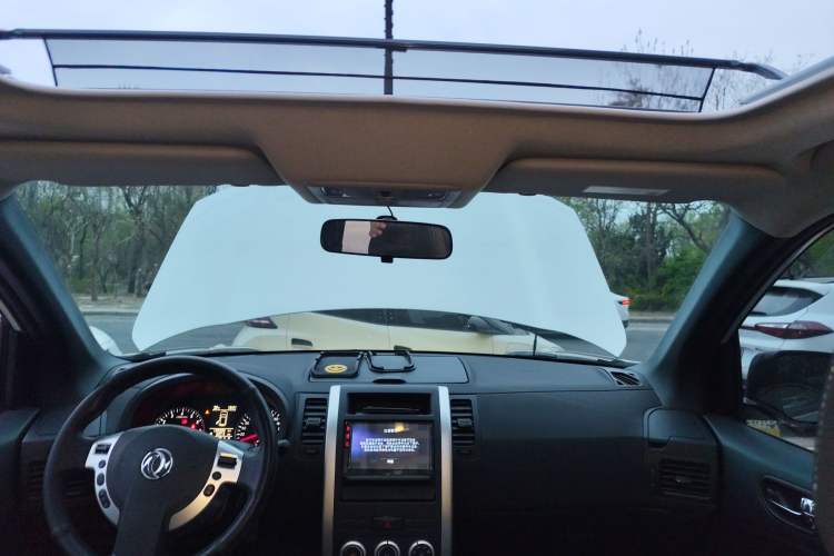 Used Dongfeng Fengdu MX6 2015 2.0L CVT Two-Wheel Drive Excellence Edition Center Console