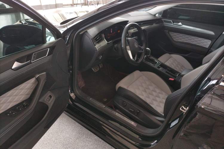 Used Volkswagen Magotan 2023 2 Million Units Limited Edition 330TSI DSG Leading Version Driver Seat