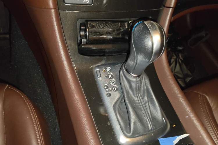 Used Infiniti QX50 2013 2.5L Two-Wheel-Drive Elegant Edition Gear Lever