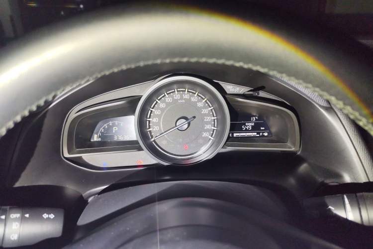 Used Mazda 3 Axela 2017 Sedan 1.5L Automatic Luxury Model China VI Standard
