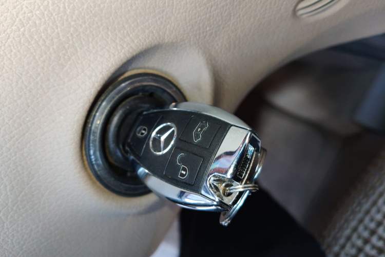 Used Mercedes-Benz Viano 2013 3.0L Navigator Edition