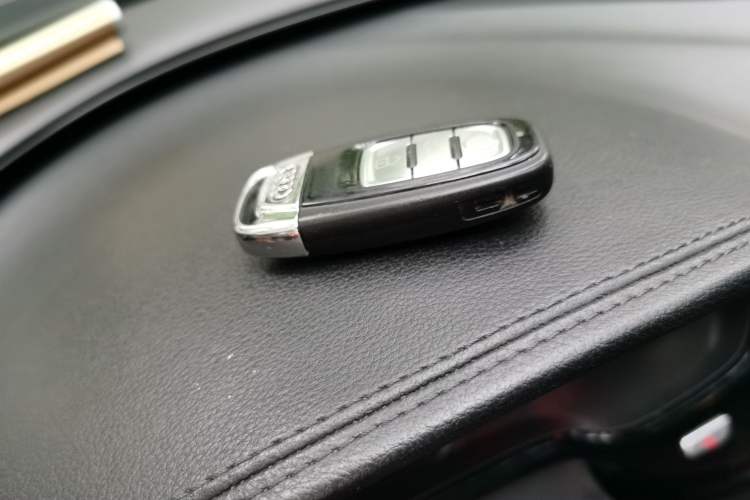 Used Audi A8 2014 A8L 45 TFSI quattro Comfort model
