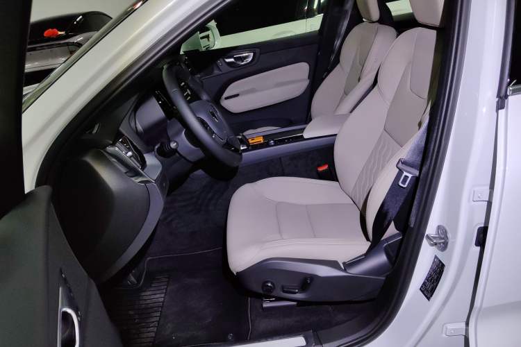 Used Volvo XC60 2026 B5 4x4 Smart Luxury Edition