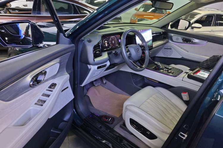 Used GAC Trumpchi GS8 2022 Double-Energy Series 2.0TM Two-Wheel Drive Prestige Edition (6 Seats) Interior 3