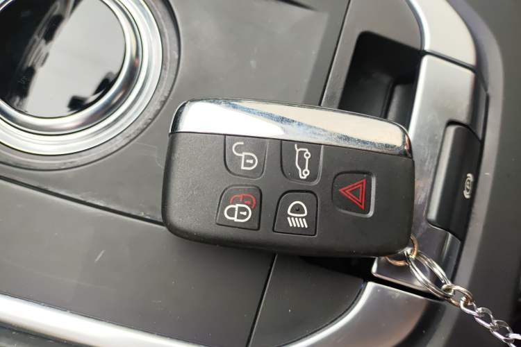 Used Land Rover Discovery Sport 2019 240 PS SE Version China VI Standard Vehicle Key