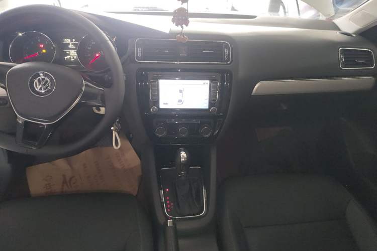 Used Volkswagen Sagitar 2015 1.6L Automatic Comfort Model
