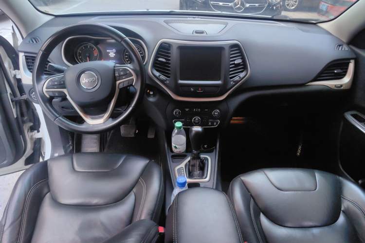 Used Jeep Cherokee 2017 2.0L Superior Edition