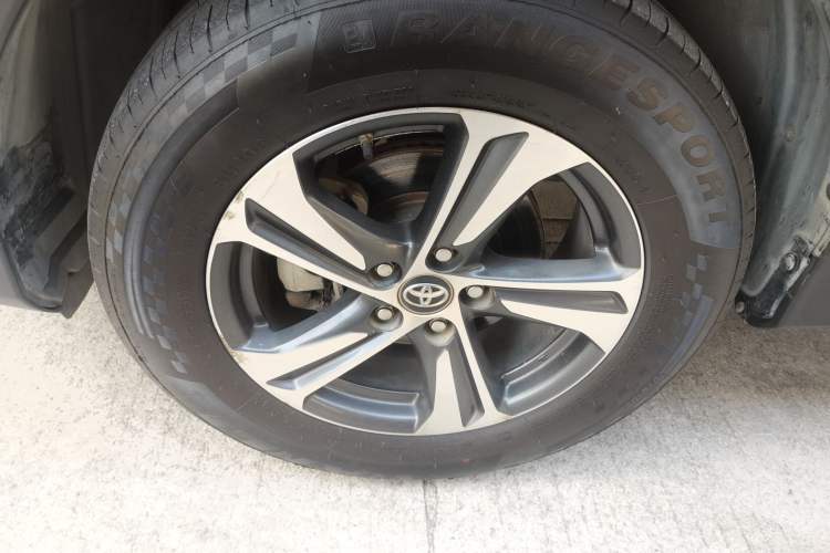 Used Toyota RAV4 2015 2.0L CVT Two-Wheel Drive Fashion Edition
