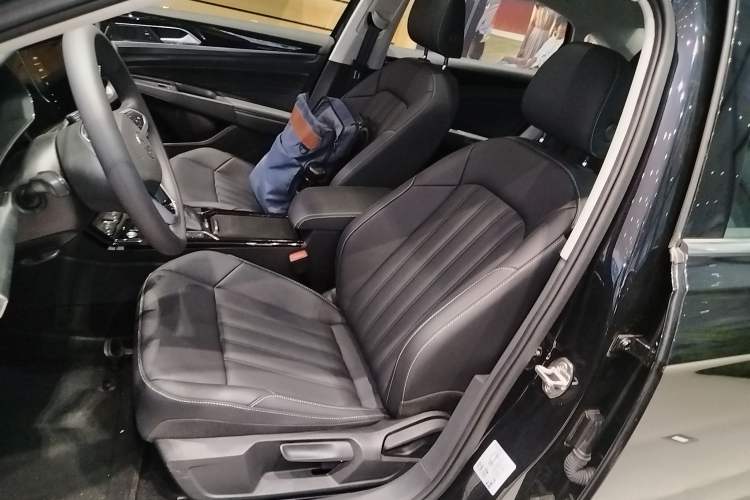 Used Volkswagen Passat New Energy 2025 430 PHEV Hybrid Business Edition Left Front Seat