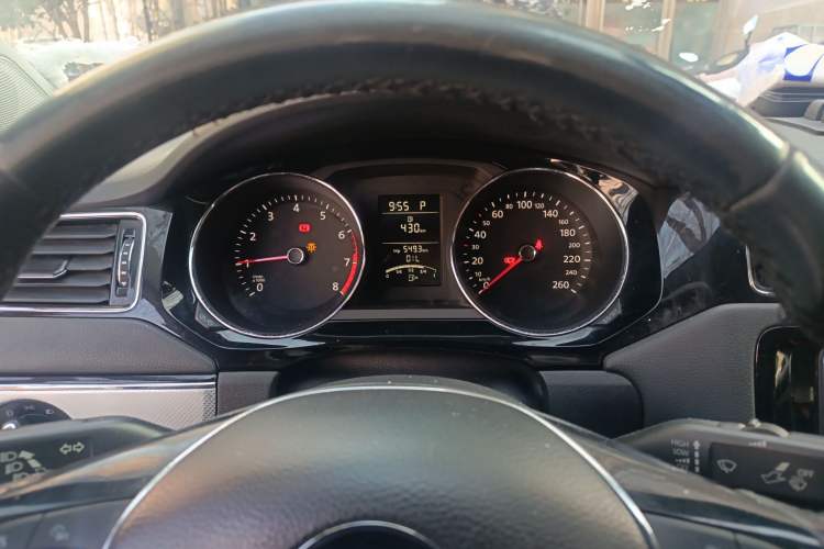 Used Volkswagen Sagitar 2015 1.6L Automatic Comfort Model
