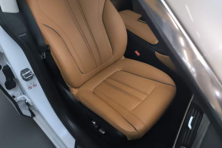 Used BMW 6 Series GT 2019 630i Luxury Design Package Right Front Seat