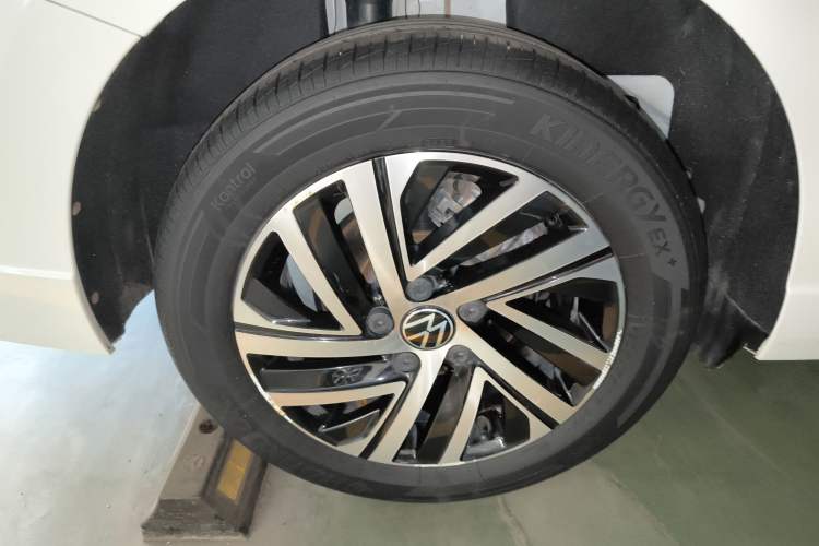 Used Volkswagen Lavida 2022 280TSI DSG Comfort Edition Right Rear Wheel Hub