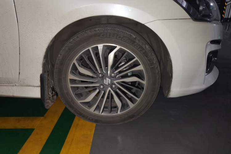 Used Suzuki Alivio 2018 1.6L Automatic Pro Edition Deluxe Version Right Front Wheel Hub