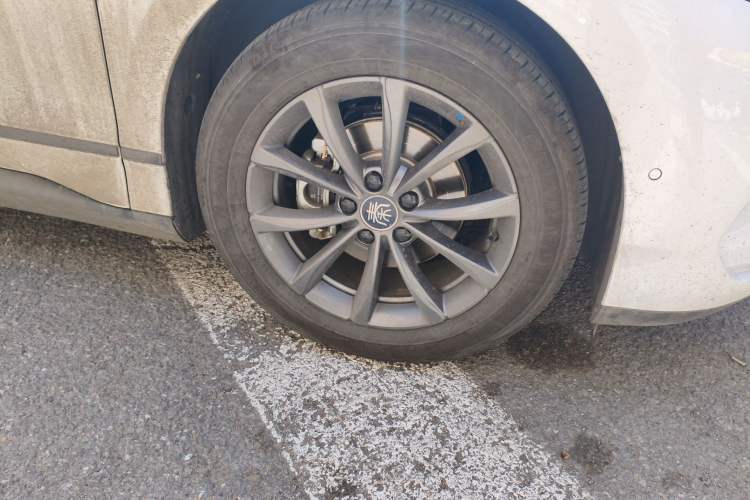 Used BYD Qin L 2025 EV 470KM Leading Edition Right Front Wheel Hub