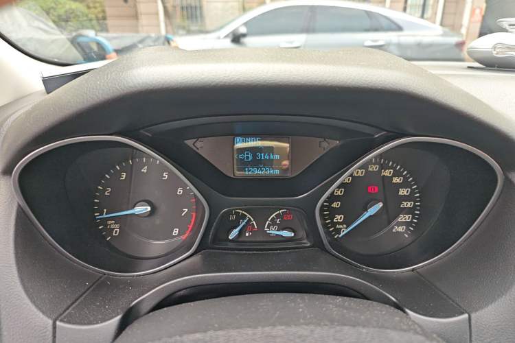 Used Ford Focus 2012 Sedan 1.6L Automatic Fashion Edition