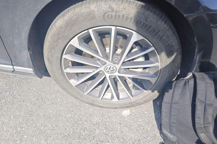 Used Volkswagen Magotan 2020 330TSI DSG Luxury Edition Right Front Wheel Hub