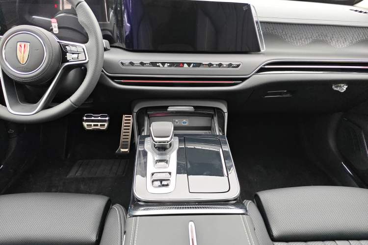 Used Hongqi H9 2025 2.0T Two-Wheel Drive Flagship Luxury Business Edition 5 Seats
