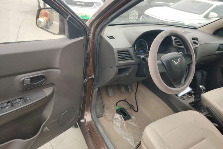 Used Wuling Hongguang 2014 1.5L S Standard Version
