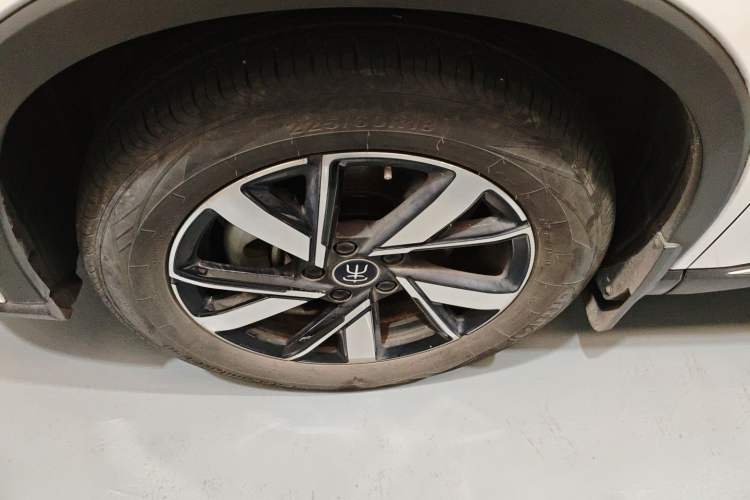 Used BYD Song Pro New Energy 2023 Champion Edition DM-i 71KM Leading Model Left Front Wheel Hub