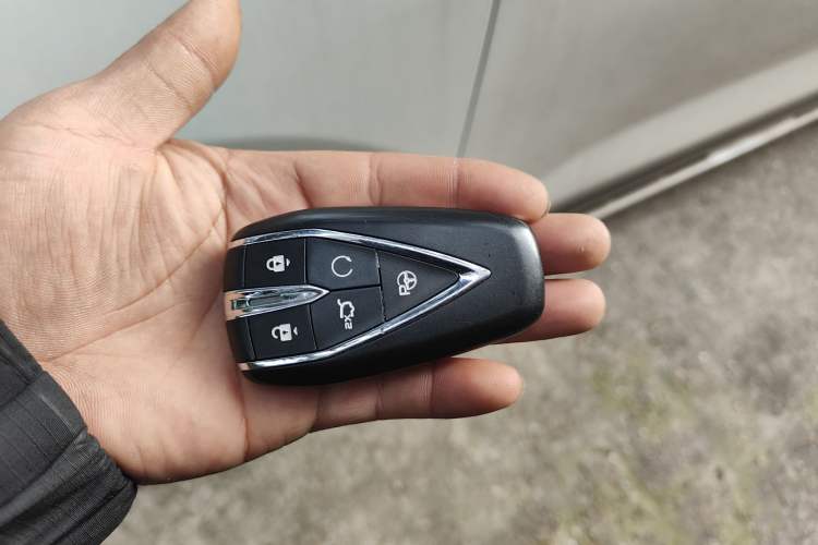 Used Oshan X7 2020 1.5T Automatic Parking with Facial Recognition – Spacey & Carefree Edition