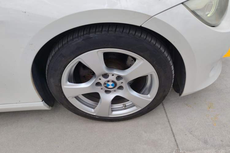 Used BMW 3 Series 2011 320i Convertible Coupe Right Front Wheel Hub