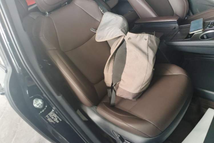 Used Toyota Sienna 2023 2.5L Hybrid Platinum Edition