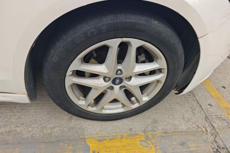 Used Ford Mondeo 2013 1.5L GTDi180 Fashion Edition Right Front Wheel Hub