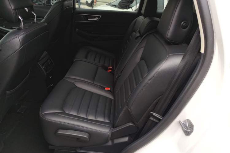 Used Ford Edge 2018 EcoBoost 245 Two-Wheel-Drive Titanium 7-Seater China VI Standard Left Rear Seat