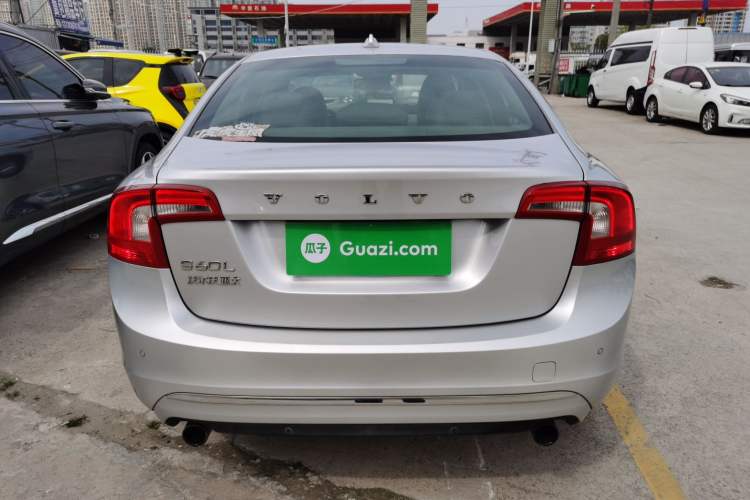Used Volvo S60 2015 S60L 2.0T Zhiyuan Edition
