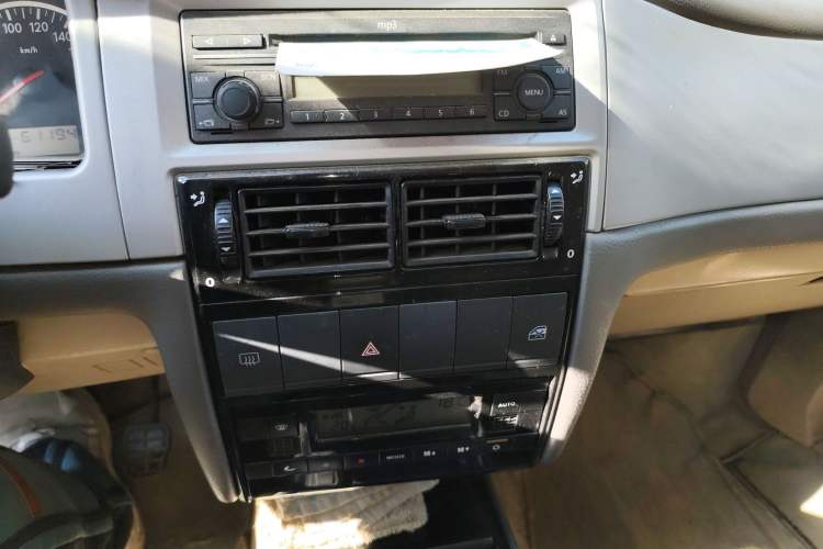 Used Volkswagen Santana Vista 2008 1.8L Manual Comfort Edition Audio And AC Panel