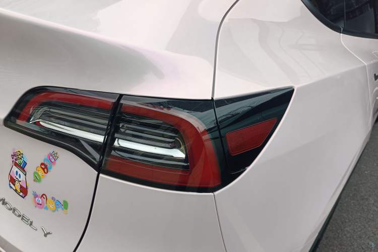 Used Tesla Model Y 2024 Rear-Wheel-Drive Version Right Rear Taillight