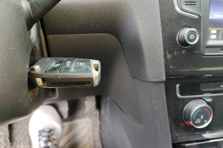 Used Volkswagen Golf 2017 1.6L Automatic Comfort Million-Vehicle Anniversary Edition Vehicle Key