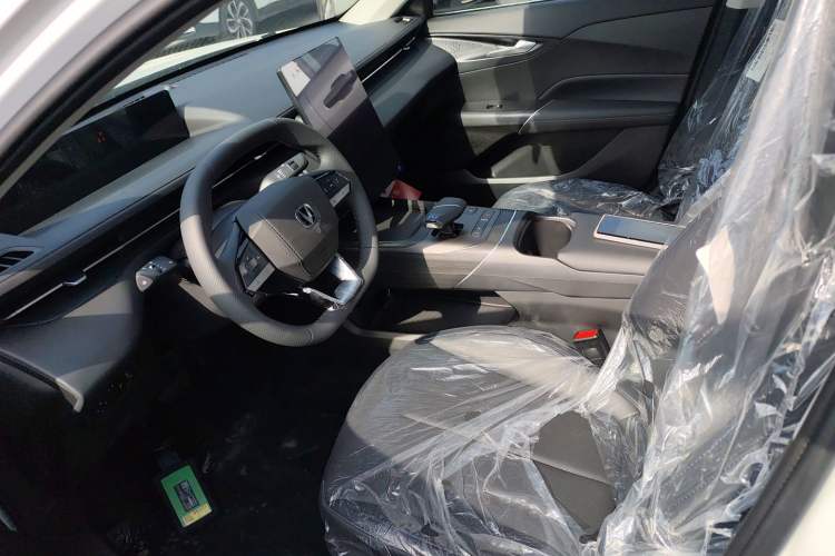 Used CHANGAN Eado 2025 Blue Whale 1.5T 500Bar Prestige Model
