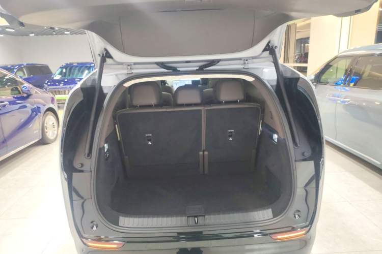 Used Li Auto MEGA 2024 Ultra Model