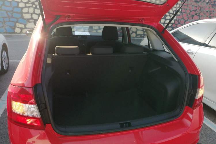 Used Skoda Rapid Spaceback 2016 Revised Version 1.6L Automatic Front-Drive Edition
