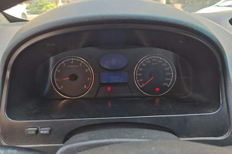 Used Geely Auto Classic Emgrand 2013 Hatchback 1.5L Manual Entry-Level Model