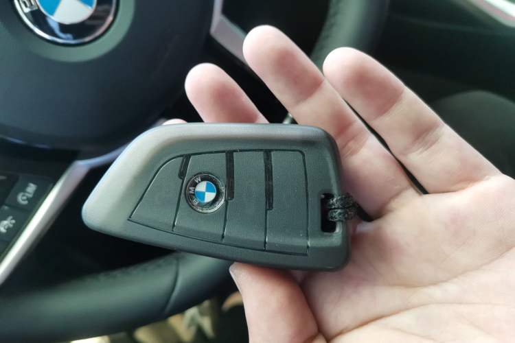 Used BMW 3 Series 2025 330Li M Sport Shadowline Package Vehicle Key